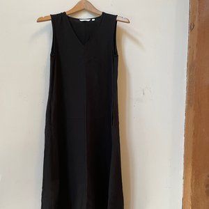 Uniglo black V-Neck loose fit dress